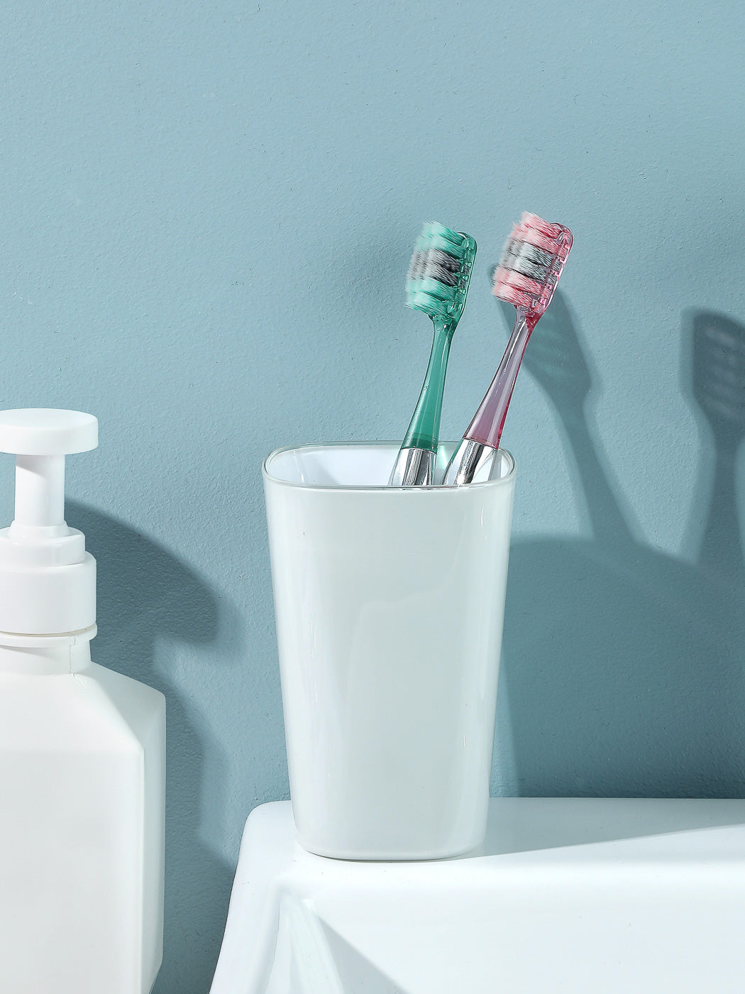 Toothbrush with Replaceable Heads (1 Handle & 3 Heads)