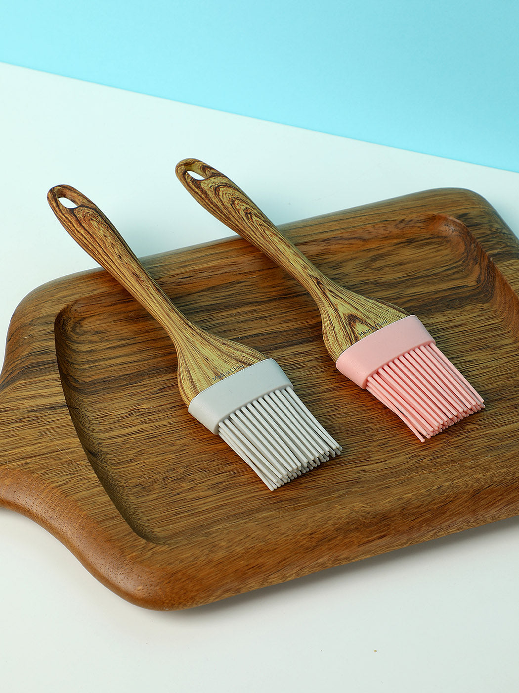 Silicone Oil Brush (grey or pink with wooden handle)