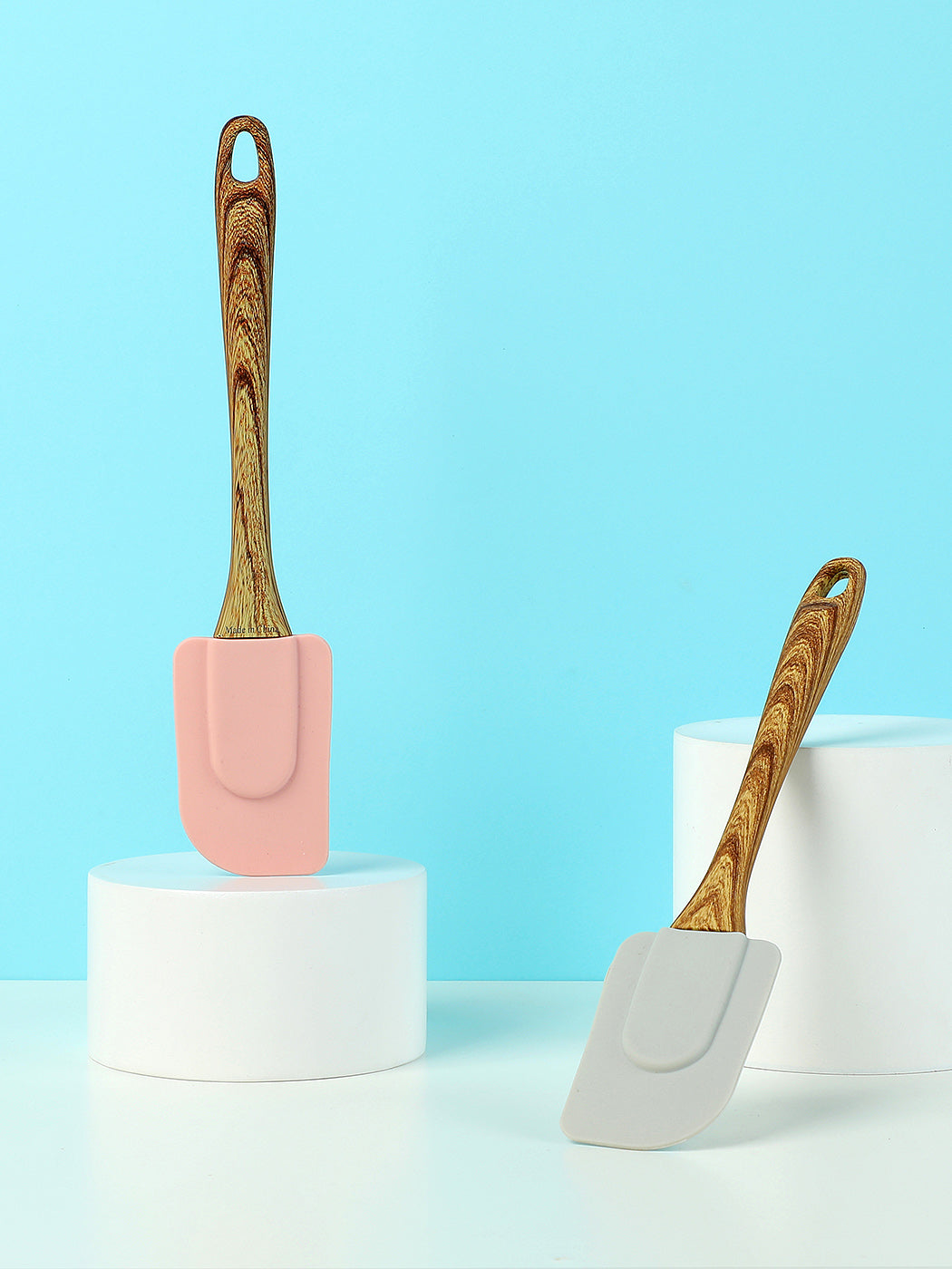 Silicone paddle (grey or pink with wooden handle)