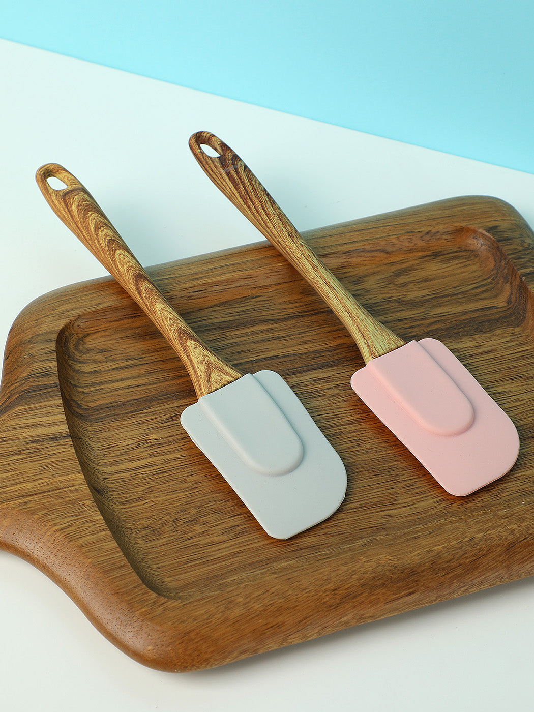 Silicone paddle (grey or pink with wooden handle)