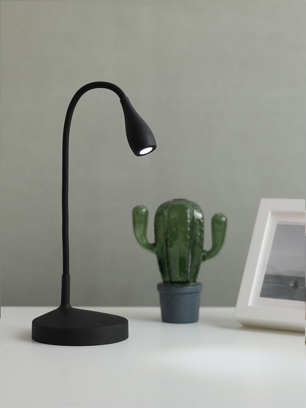 1200mAh Table Lamp Model: CJD2102A(Black)